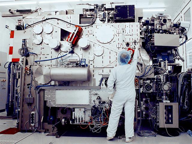 2006EUV光刻机原型.jpg